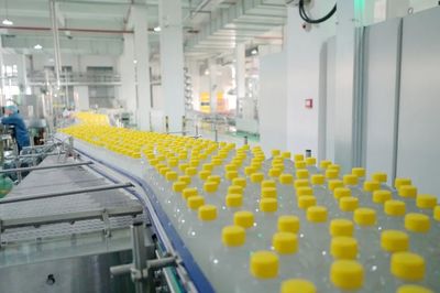 日产量破百万瓶 绍兴玻璃瓶饮料工厂的30人高效生产奇迹