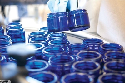 英国NYR适合谁用？Neal's Yard王牌产品盘点与玻璃瓶背后的纯净哲学